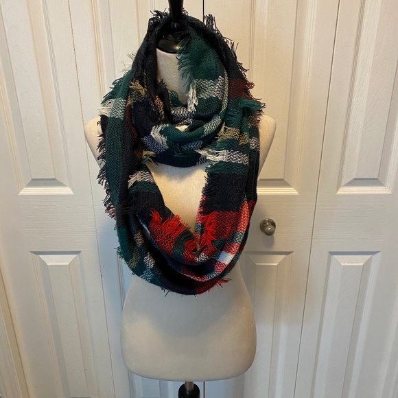 Women’s Kismet infinity scarf - Picture 1 of 5